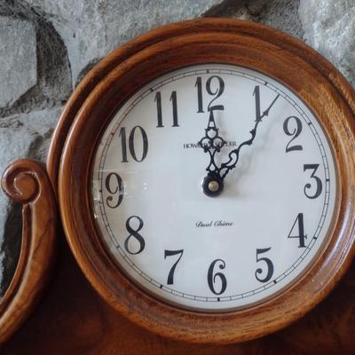 Howard Miller Wood Case Dual Chime Battery Mantle Clock in Working Condition