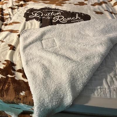 Yellowstone Dutton Ranch Pillow & Throw (GB2-MG)
