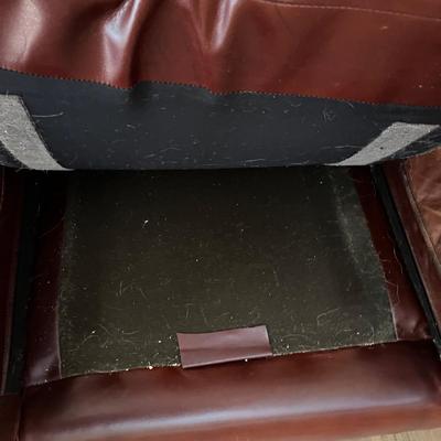 King Hickory Leather Sofa With Nailhead Accents (LR-MG)