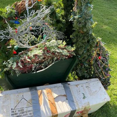 Sale Photo Thumbnail #198: Large sled, tree, wreaths