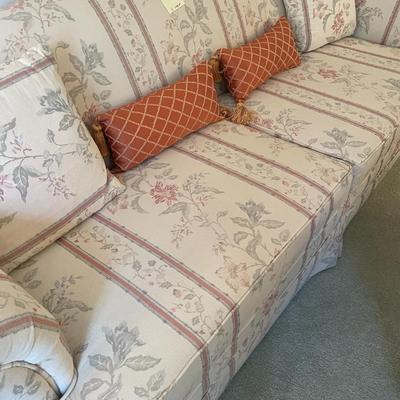 Sale Photo Thumbnail #28: Sofa with 4 cushions 