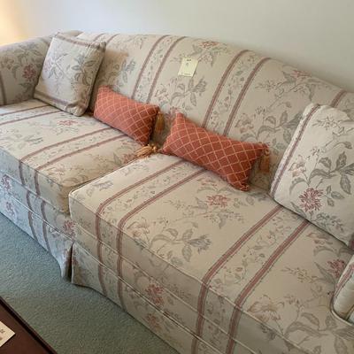 Sale Photo Thumbnail #27: Sofa with 4 cushions 