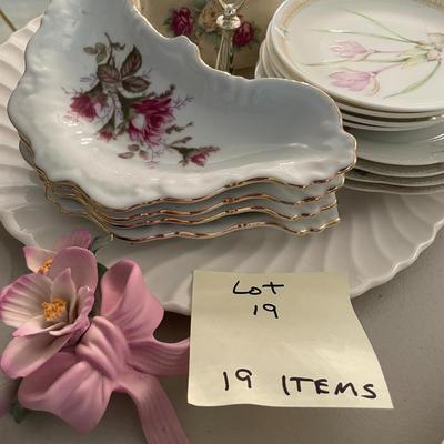 Sale Photo Thumbnail #60: Collection of China Pieces,19 Pieces 