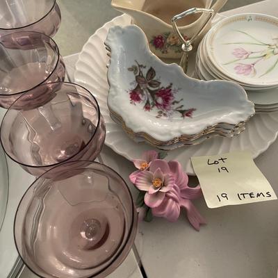 Sale Photo Thumbnail #59: Collection of China Pieces,19 Pieces 