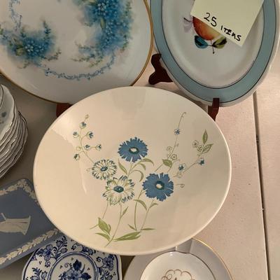 Sale Photo Thumbnail #64:  Assorted China piences, 2 wedgewood pieces - 25 Items 