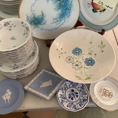 Sale Photo Thumbnail #62:  Assorted China piences, 2 wedgewood pieces - 25 Items 