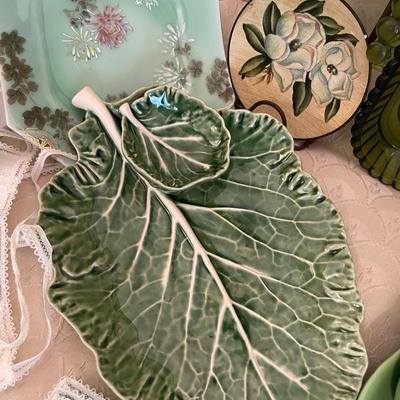 Sale Photo Thumbnail #78: Delightful assortment of decorative plates and serving pieces & small wine related textiles - 16 piece