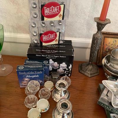 Sale Photo Thumbnail #83: Assorted Salt & Pepper Sets, salt cellars, etc - 21 items 