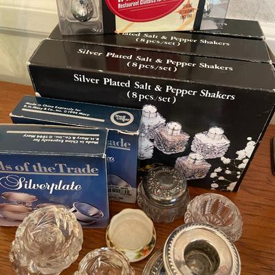 Sale Photo Thumbnail #85: Assorted Salt & Pepper Sets, salt cellars, etc - 21 items 