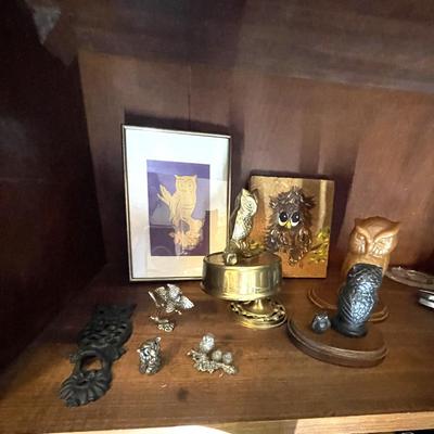 Sale Photo Thumbnail #230: Assorted owls including a music box - 9 items 