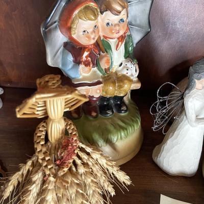 Sale Photo Thumbnail #237: Music box, sleeping cat statues, mug etc. 5 items 