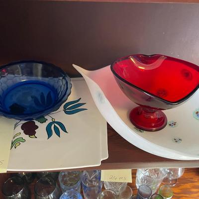 Sale Photo Thumbnail #239: Glass bowls and tray - 4 pieces 
