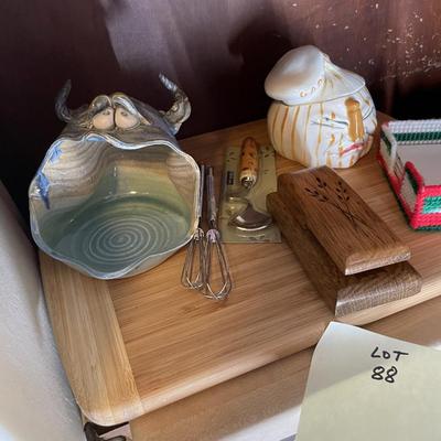 Sale Photo Thumbnail #249: Cutting boards, garlic container, sponge holder etc. 11 items 