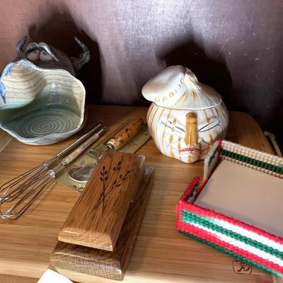 Sale Photo Thumbnail #247: Cutting boards, garlic container, sponge holder etc. 11 items 