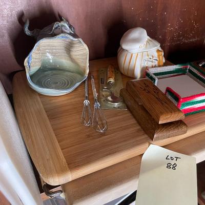 Sale Photo Thumbnail #246: Cutting boards, garlic container, sponge holder etc. 11 items 