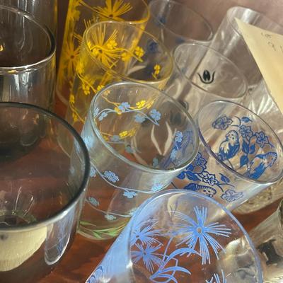 Sale Photo Thumbnail #258:  a group of misc glasses (juice, highballs, shot glasses and small wine glasses - 26 pieces 