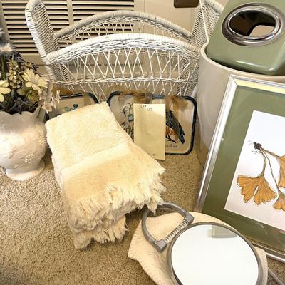 Sale Photo Thumbnail #291: Wicker trash can, finger towels, decorative items