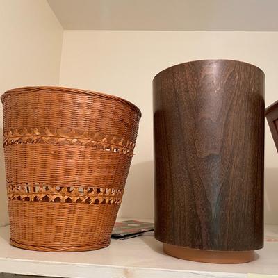 Sale Photo Thumbnail #302: 4 watebaskets