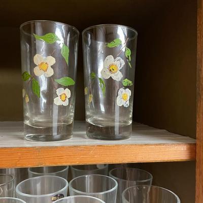 Sale Photo Thumbnail #313: 24 pieces - Asst glassware