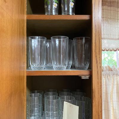 Sale Photo Thumbnail #311: 24 pieces - Asst glassware