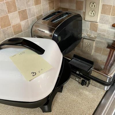 Sale Photo Thumbnail #314: 3 small appliance - skillet, wafflemaker & toaster