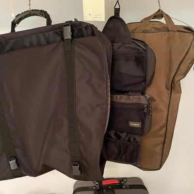 Sale Photo Thumbnail #536: 9 pieces of luggage 