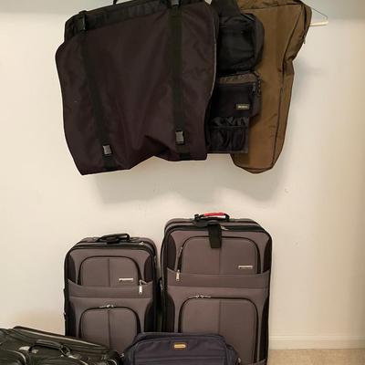 Sale Photo Thumbnail #534: 9 pieces of luggage 