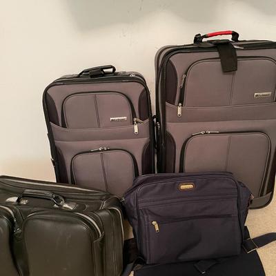 Sale Photo Thumbnail #535: 9 pieces of luggage 