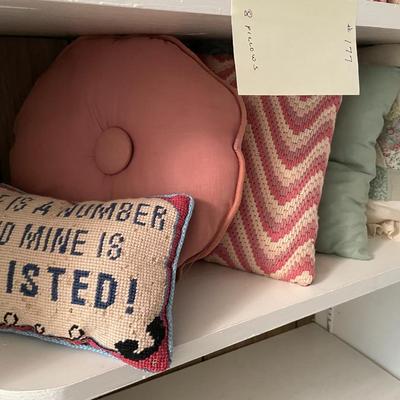 Sale Photo Thumbnail #539: 8 asst. decorative pillow