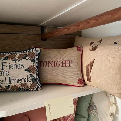 Sale Photo Thumbnail #538: 8 asst. decorative pillow