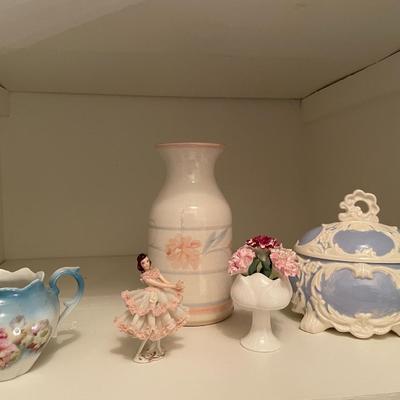 Sale Photo Thumbnail #542: Asst. decorative items including vases, decorative boxes, plus