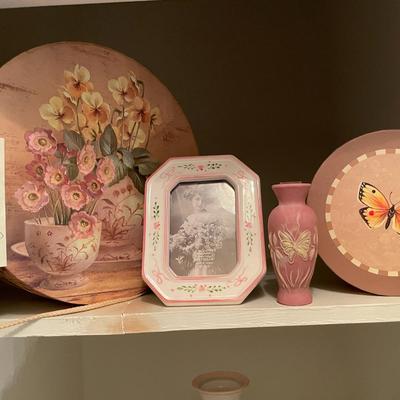 Sale Photo Thumbnail #541: Asst. decorative items including vases, decorative boxes, plus