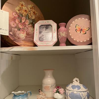 Sale Photo Thumbnail #540: Asst. decorative items including vases, decorative boxes, plus