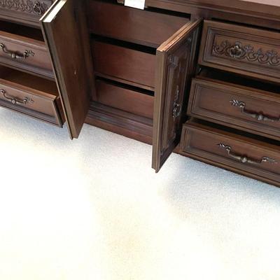 Sale Photo Thumbnail #586: 9 drawer dresser with matching mirror