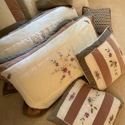 Sale Photo Thumbnail #605: King comforter with decorative pillows and bed ruffle