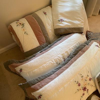 Sale Photo Thumbnail #604: King comforter with decorative pillows and bed ruffle