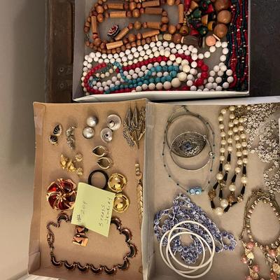 Sale Photo Thumbnail #622: 3 trays of costume jewelry