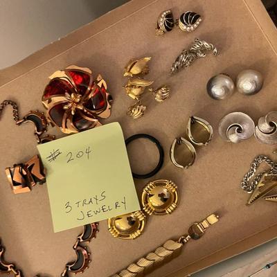 Sale Photo Thumbnail #623: 3 trays of costume jewelry