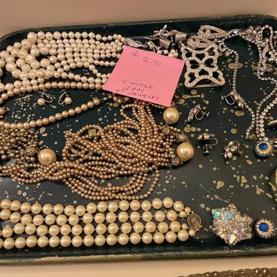 Sale Photo Thumbnail #640: Asst. Vintage jewlery including pears and crystals 
