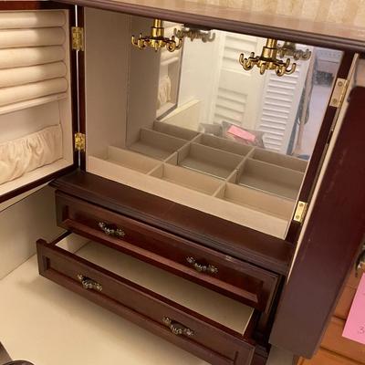 Sale Photo Thumbnail #662: 3 Asst Jewelry boxes 