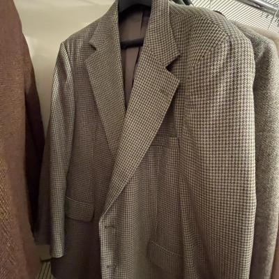 Sale Photo Thumbnail #674: 8 Men's Blazers (some marked 46R)