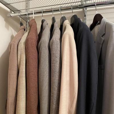 Sale Photo Thumbnail #673: 8 Men's Blazers (some marked 46R)
