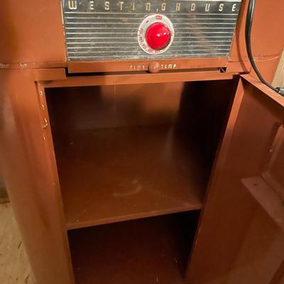 Sale Photo Thumbnail #777: Westinghouse Free Standing Broiler works and includes power cord