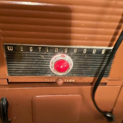 Sale Photo Thumbnail #775: Westinghouse Free Standing Broiler works and includes power cord