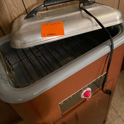 Sale Photo Thumbnail #776: Westinghouse Free Standing Broiler works and includes power cord