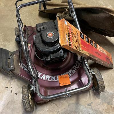 Sale Photo Thumbnail #865: Lawnmower & Mulching Blade includes bag