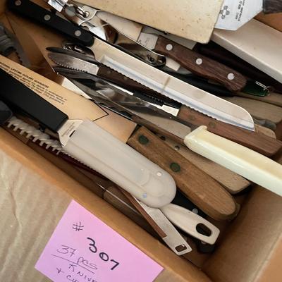 Sale Photo Thumbnail #920: 37 items - asst knives and cutting instruments