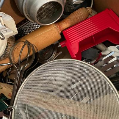 Sale Photo Thumbnail #926: Asst Vintage items - 45 items
