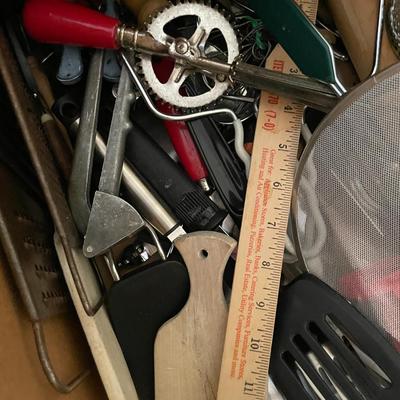 Sale Photo Thumbnail #925: Asst Vintage items - 45 items