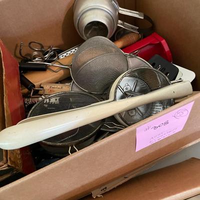 Sale Photo Thumbnail #922: Asst Vintage items - 45 items